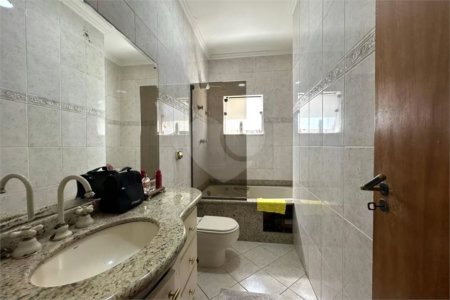 Sobrado à venda com 4 quartos, sendo 2 suítes, em Vila Ipojuca, São Paulo, SP