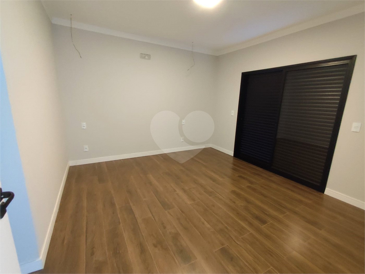 Casa à venda com 4 quartos, sendo 3 suítes,  no condomínio Residencial Golden Ville, Itapetininga - SP
