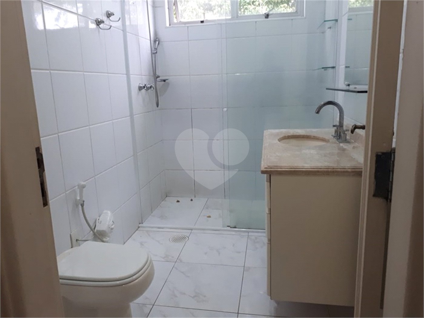 Sobrado à venda com 5 quartos, sendo 3 suítes, em Tremembé, São Paulo, SP