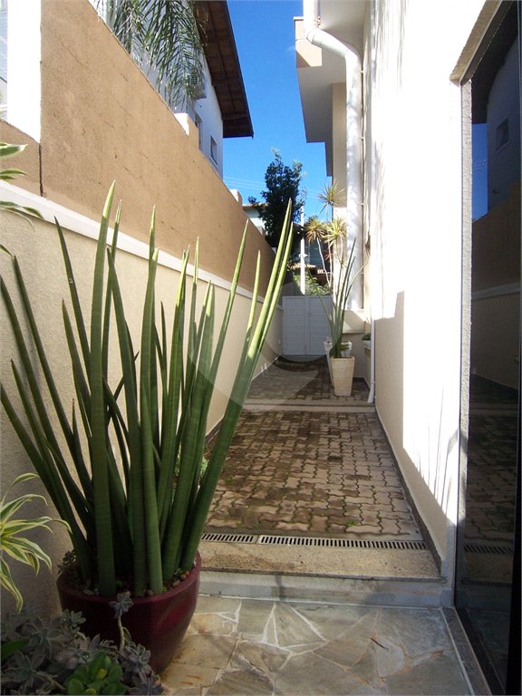 Casa à venda com 3 suítes no condomínio Residencial Recanto dos Paturis, Vinhedo - SP