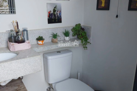 Casa à venda com 4 quartos, sendo 2 suítes,  no condomínio Figueira Garden, Atibaia - SP