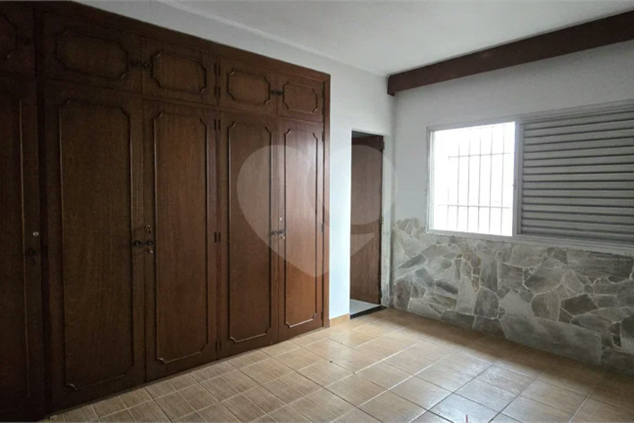 Casa à venda com 3 quartos, sendo 1 suíte, em Morumbi, São Paulo, SP