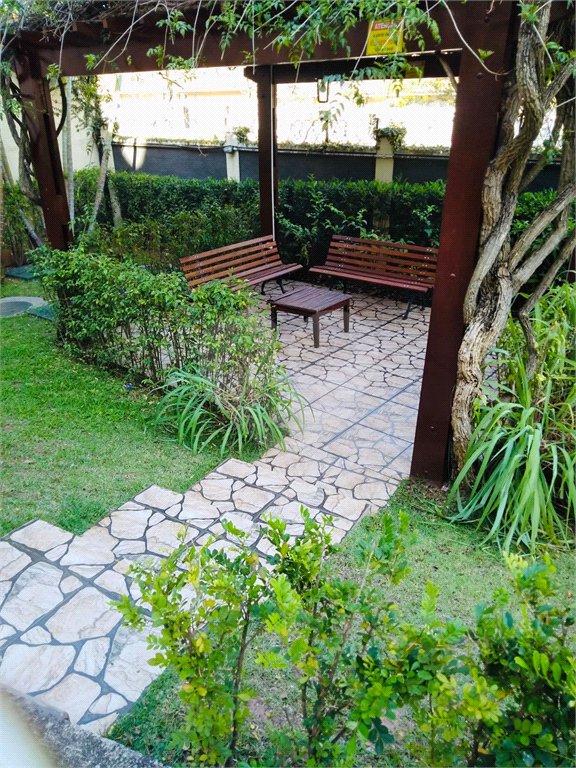 Casa à venda com 3 quartos, sendo 1 suíte, no condomínio Moradas do Horto, São Paulo - SP