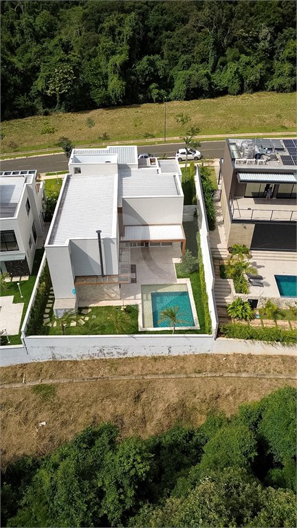 Casa à venda com 4 suítes no condomínio Villa dos Pinheiros, Indaiatuba - SP