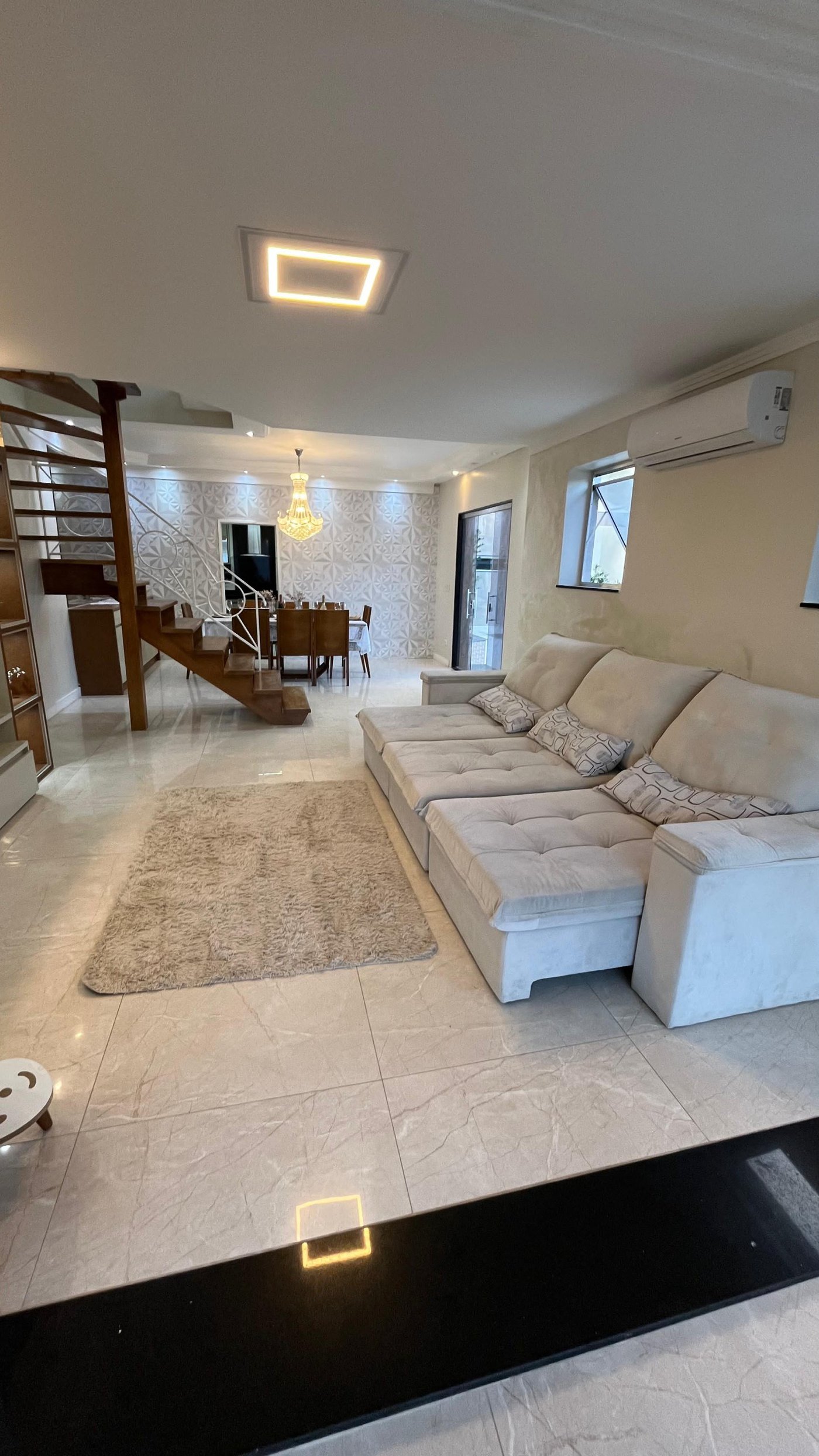 Casa à venda com 8 quartos, sendo 2 suítes, em Flórida, Praia Grande, SP
