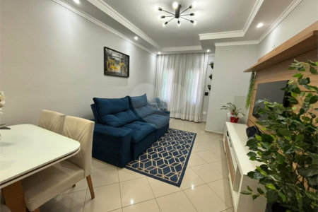 Casa à venda com 3 quartos, sendo 1 suíte, no condomínio Mira Estrela, São Paulo - SP