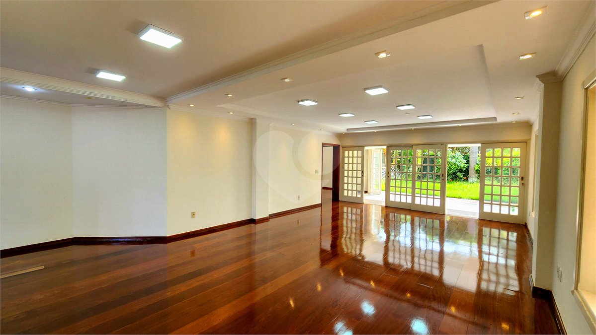 Sobrado à venda com 4 quartos, sendo 2 suítes, em Jardim Primavera, Araraquara, SP