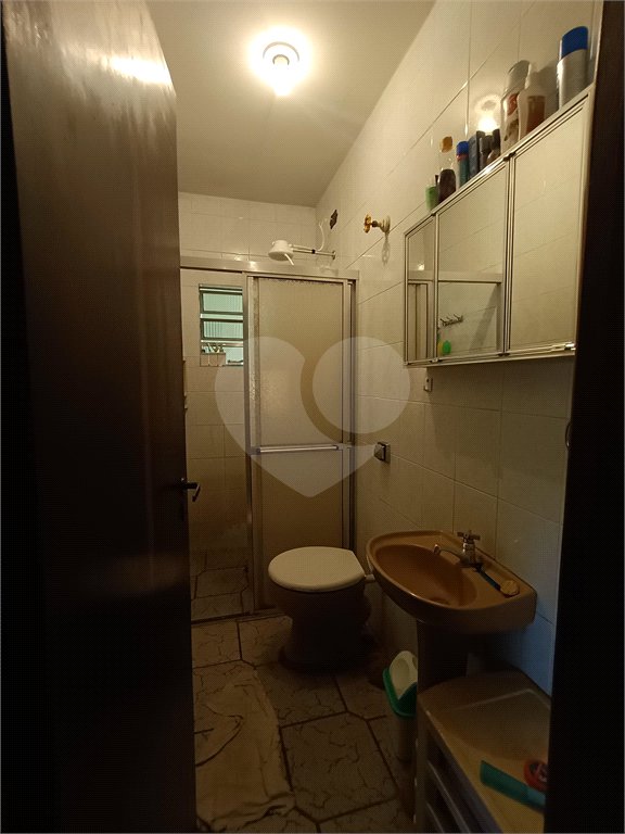 Casa à venda com 4 quartos, sendo 1 suíte, no condomínio Shangri-la, Atibaia - SP