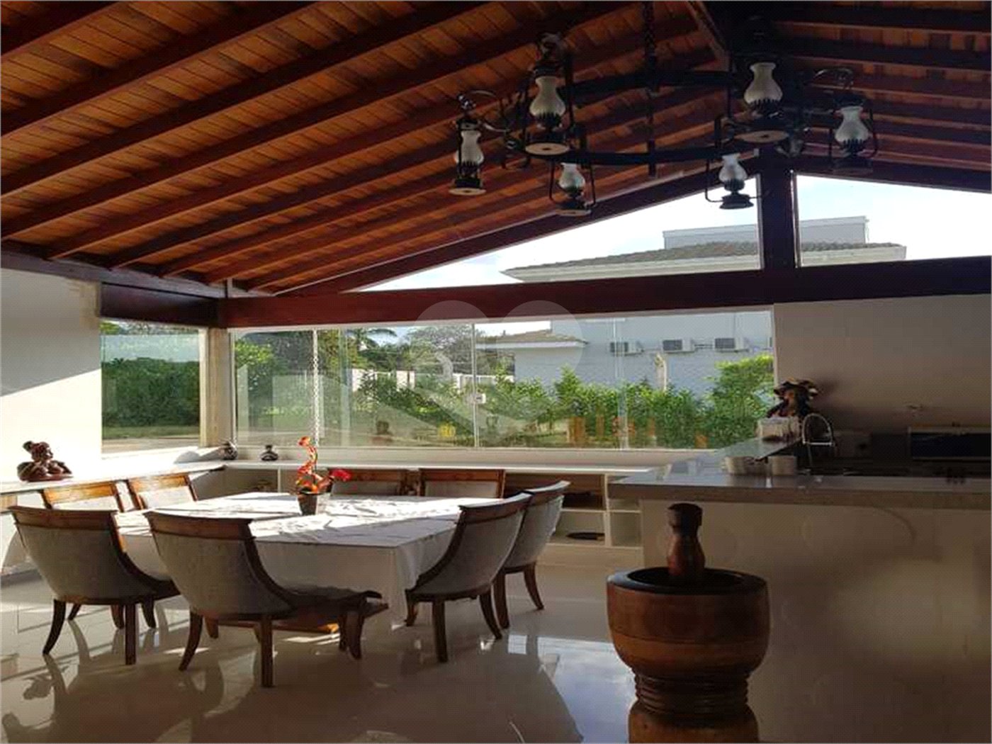 Casa à venda com 5 quartos, sendo 3 suítes, no condomínio Residencial Vale das Laranjeiras, Indaiatuba - SP