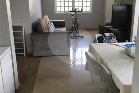 Sobrado à venda com 4 quartos, sendo 1 suíte, em Jardim Virginia Bianca, São Paulo, SP