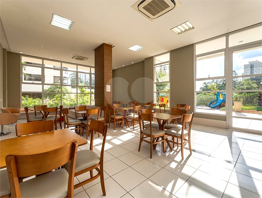 Apartamento à venda com 3 quartos, sendo 1 suíte,  em Vila Andrade, São Paulo, SP