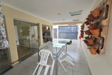 Casa à venda com 4 quartos, sendo 2 suítes,  em Vila Nastri, Itapetininga, SP