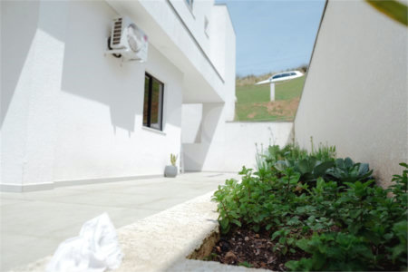 Casa à venda com 3 quartos, sendo 2 suítes, no condomínio Morada do Sol, Mairiporã - SP