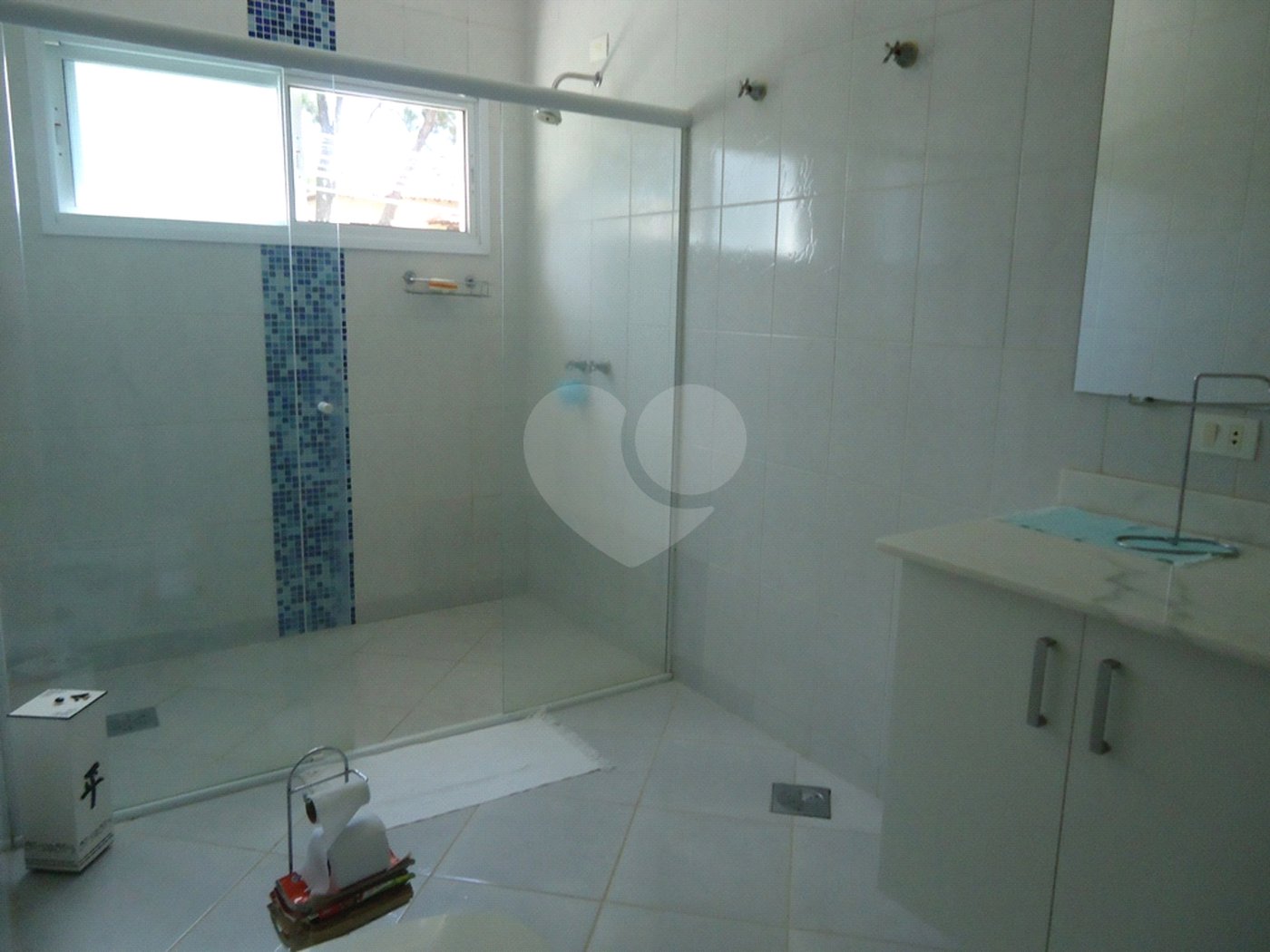 Casa à venda com 6 quartos, sendo 4 suítes,  no condomínio Monte Belo, Salto - SP