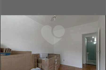 Apartamento à venda com 3 quartos, sendo 1 suíte,  em Aclimação, São Paulo, SP