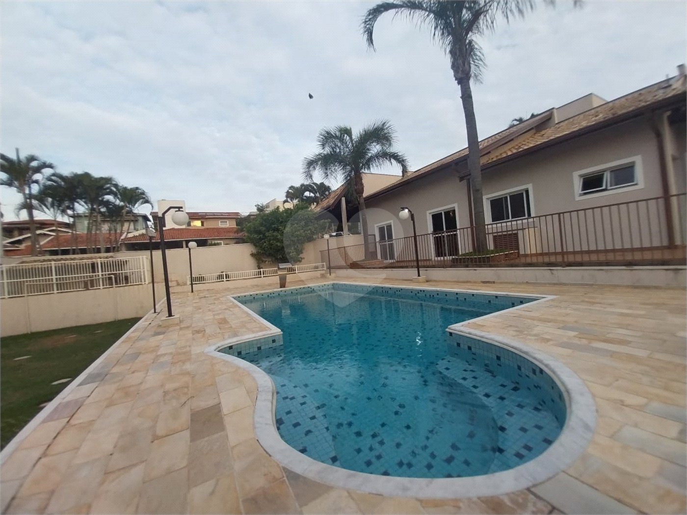 Casa Térrea Disponível para Locação e Venda no Condomínio Vilaggio Capriccio
