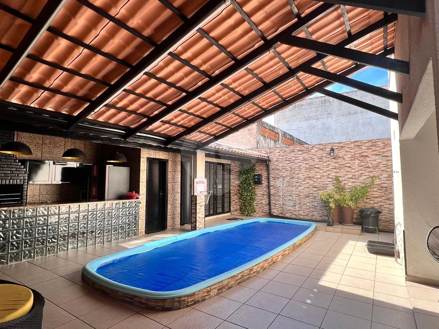 Sobrado à venda com 3 quartos, sendo 1 suíte,  em Jardim Modelo, Suzano, SP