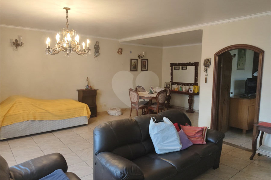 Casa à venda com 4 quartos, sendo 2 suítes, no condomínio Chácara das Rosas, São Paulo - SP