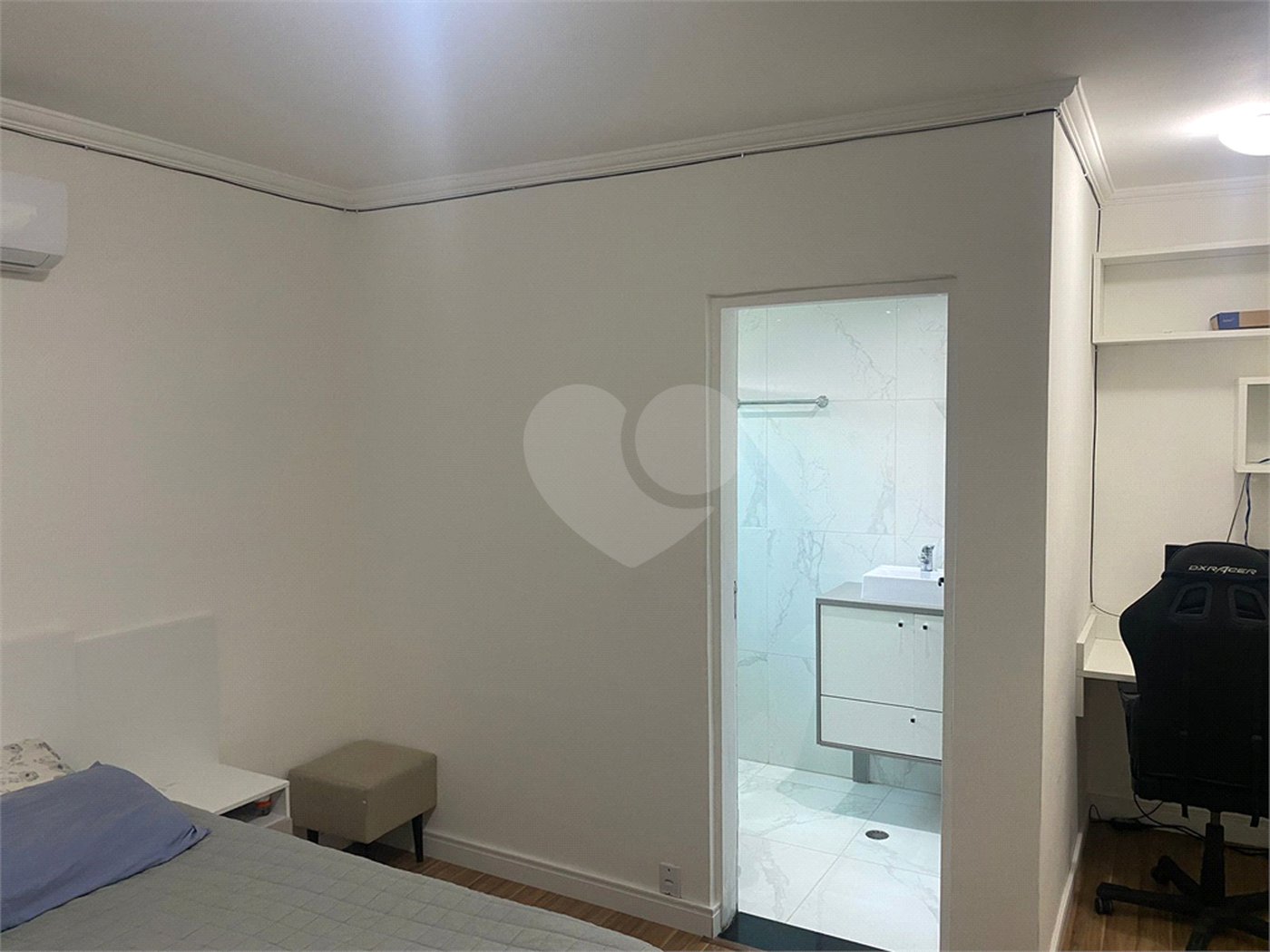 Casa à venda com 3 suítes em Vila Oceania, Poá, SP