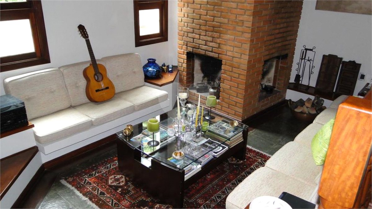 Casa à venda ou para alugar com 4 suítes no condomínio Estância Marambaia, Vinhedo - SP