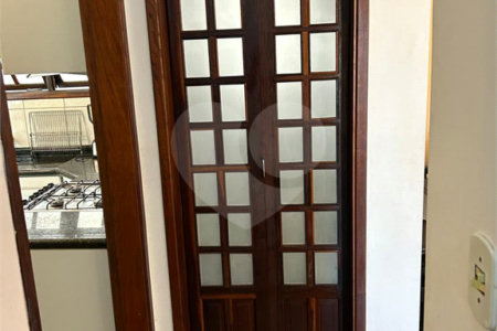 Sobrado à venda com 5 quartos, sendo 1 suíte, em Jardim Marisa, São Paulo, SP