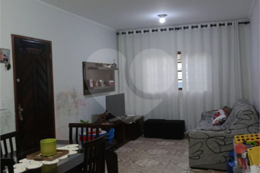 Sobrado à venda com 3 quartos, sendo 1 suíte,  em Jardim Guairaca, São Paulo, SP