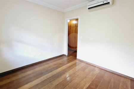 Casa à venda com 4 suítes no condomínio Jardim Vitória Régia, São Paulo - SP