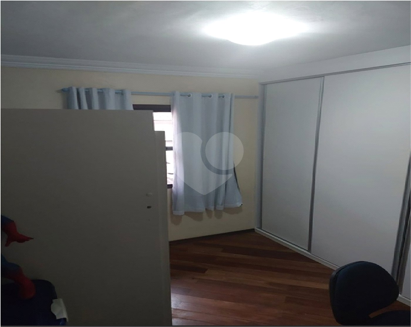 Casa à venda com 2 suítes no condomínio Residencial Sabará, São Paulo - SP