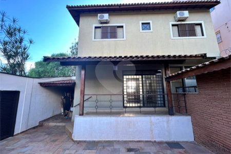Sobrado à venda com 3 quartos, sendo 1 suíte,  em Parque dos Bandeirantes, Ribeirão Preto, SP