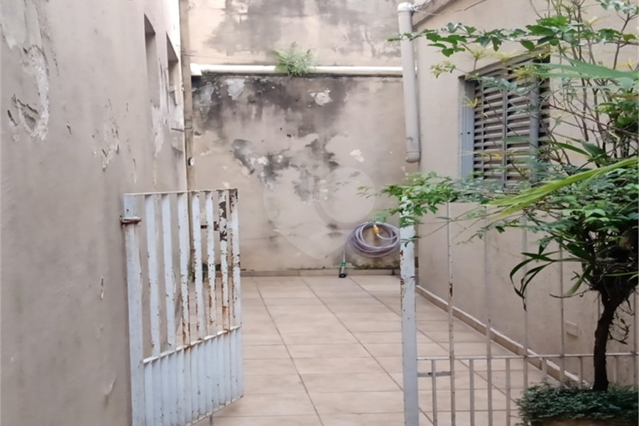 Sobrado à venda com 8 quartos, sendo 2 suítes, em Parada Inglesa, São Paulo, SP