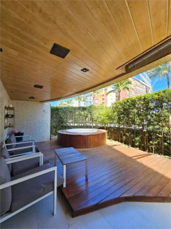 Apartamento à venda com 3 quartos, sendo 1 suíte, em Riviera de São Lourenço, Bertioga, SP