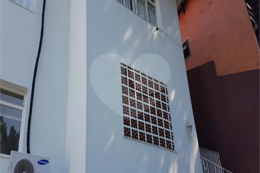 Casa à venda com 4 quartos, sendo 2 suítes, no condomínio Ibiratiba, São Paulo - SP