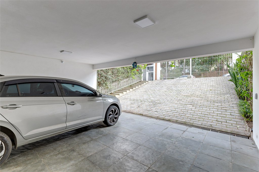 Casa à venda com 3 quartos, sendo 1 suíte, em Alto da Boa Vista, São Paulo, SP