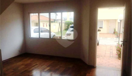 Casa à venda com 3 quartos, sendo 1 suíte,  no condomínio Vila das Macieiras, São Paulo - SP