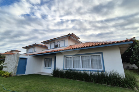 Casa à Venda em Condomínio Pé na Areia na Praia de Manguinhos, Búzios!