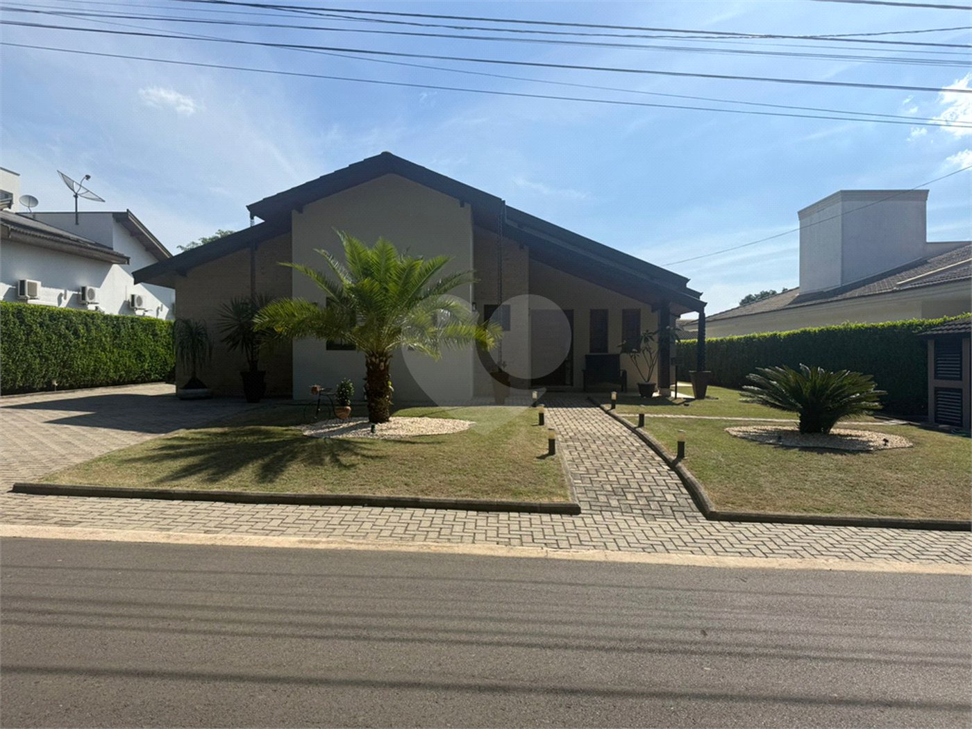 Casa à venda com 3 suítes no condomínio Terras de Mont Serrat, Salto - SP