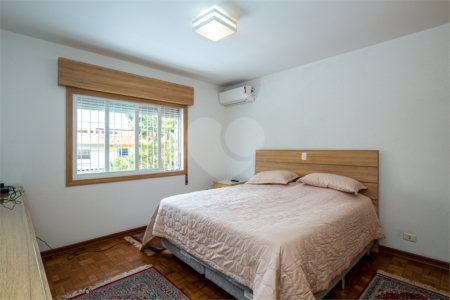 Casa à venda com 3 quartos, sendo 1 suíte, em Campo Belo, São Paulo, SP