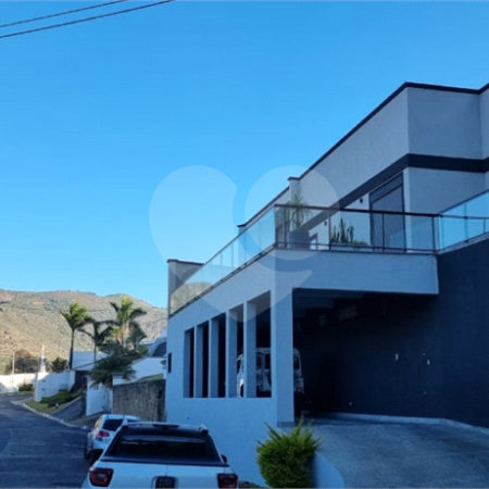 Casa à venda com 4 suítes no condomínio Osato, Atibaia - SP