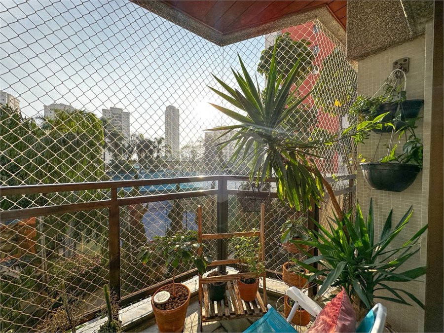 Apartamento à venda com 3 quartos, sendo 1 suíte, em Vila Sofia, São Paulo, SP