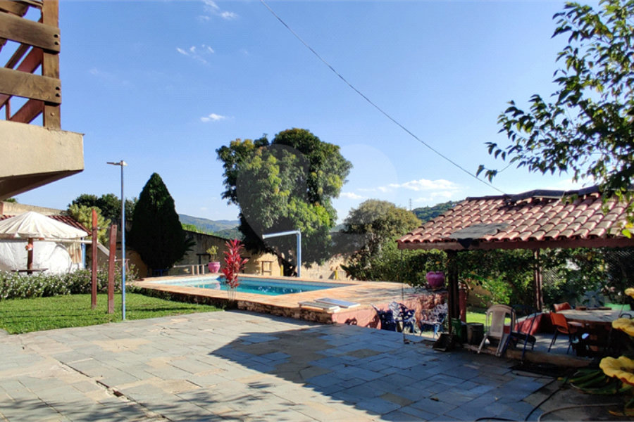 Casa à venda com 4 quartos, sendo 1 suíte, no condomínio Chacarás Bela Vista, Mairiporã - SP