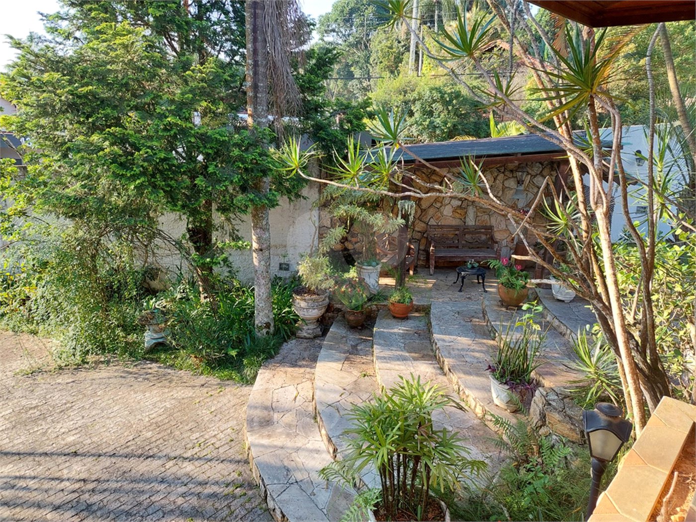 Casa à venda ou para alugar com 5 quartos, sendo 1 suíte, em Cumbari, Mairiporã, SP