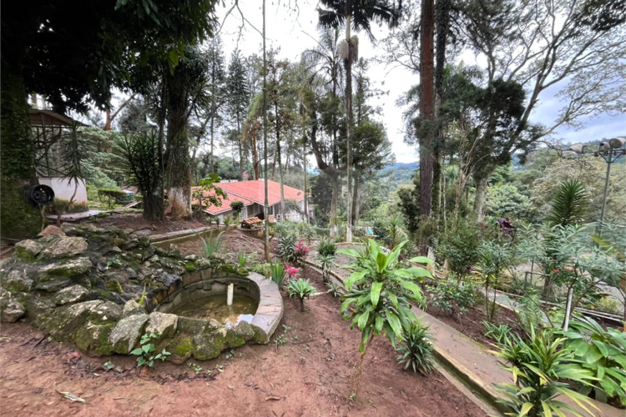 Casa à venda ou para alugar com 5 quartos em Roseira, Mairiporã, SP