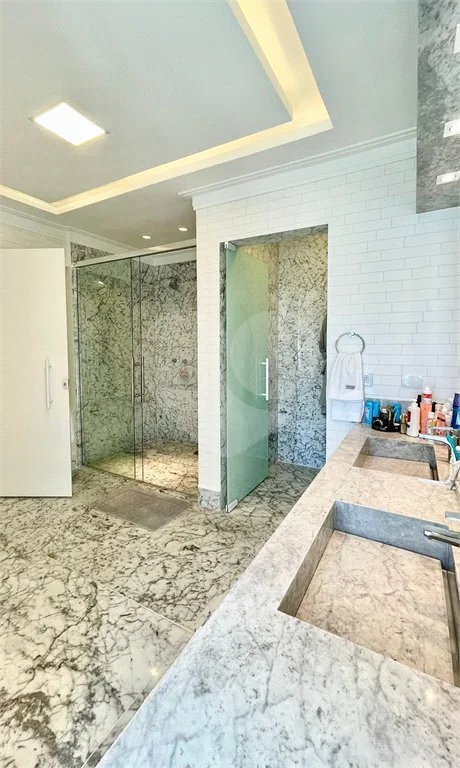 Belíssima casa à venda com 700 m² no Condomínio Tamboré, em Alphaville!!!