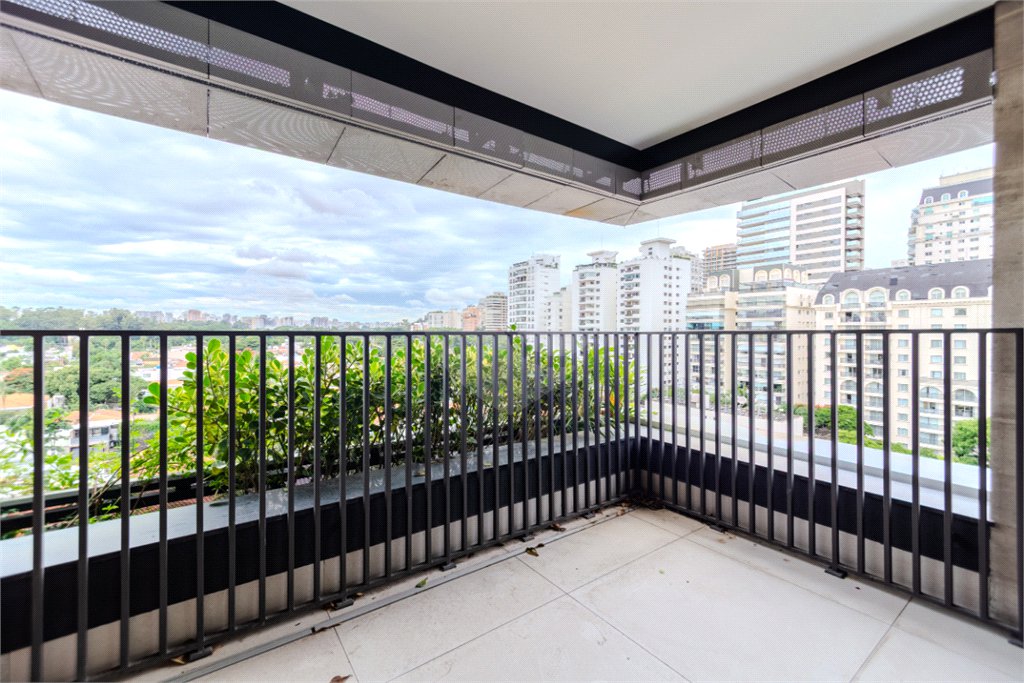 Apartamento à venda com 3 suítes em Vila Nova Conceição, São Paulo, SP