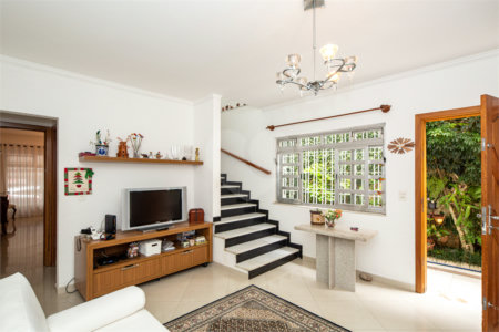 Casa à venda com 3 quartos, sendo 1 suíte, em Campo Belo, São Paulo, SP