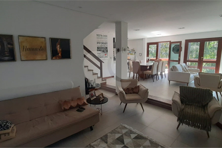 Sobrado à venda com 5 quartos, sendo 3 suítes, em Serra da Cantareira, Mairiporã, SP
