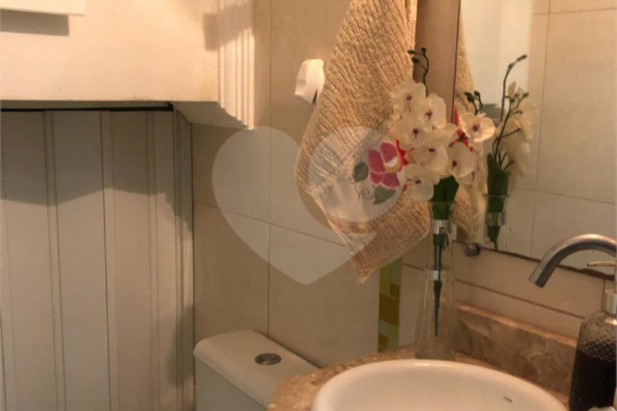 Sobrado à venda com 3 quartos, sendo 1 suíte, em Vila Mangalot, São Paulo, SP