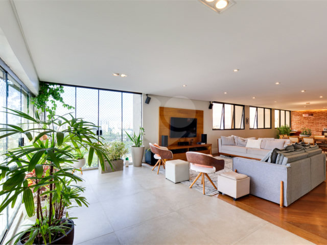 Apartamento à venda com 3 quartos, sendo 2 suítes,  em Alto da Boa Vista, São Paulo, SP