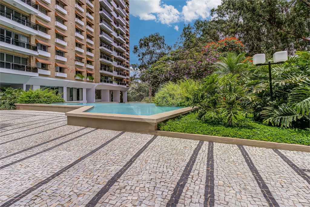 Apartamento à venda com 3 quartos, sendo 2 suítes, em Alto da Boa Vista, São Paulo, SP