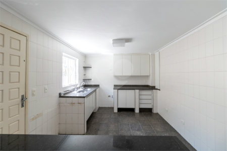 Sobrado à venda com 4 quartos, sendo 1 suíte, em Chácara Monte Alegre, São Paulo, SP